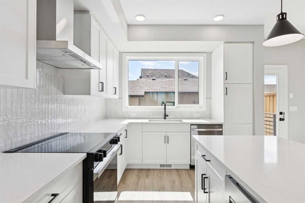 45 Silverton Glen Way Sw, Calgary, AB - Indoor Photo Showing Kitchen With Upgraded Kitchen