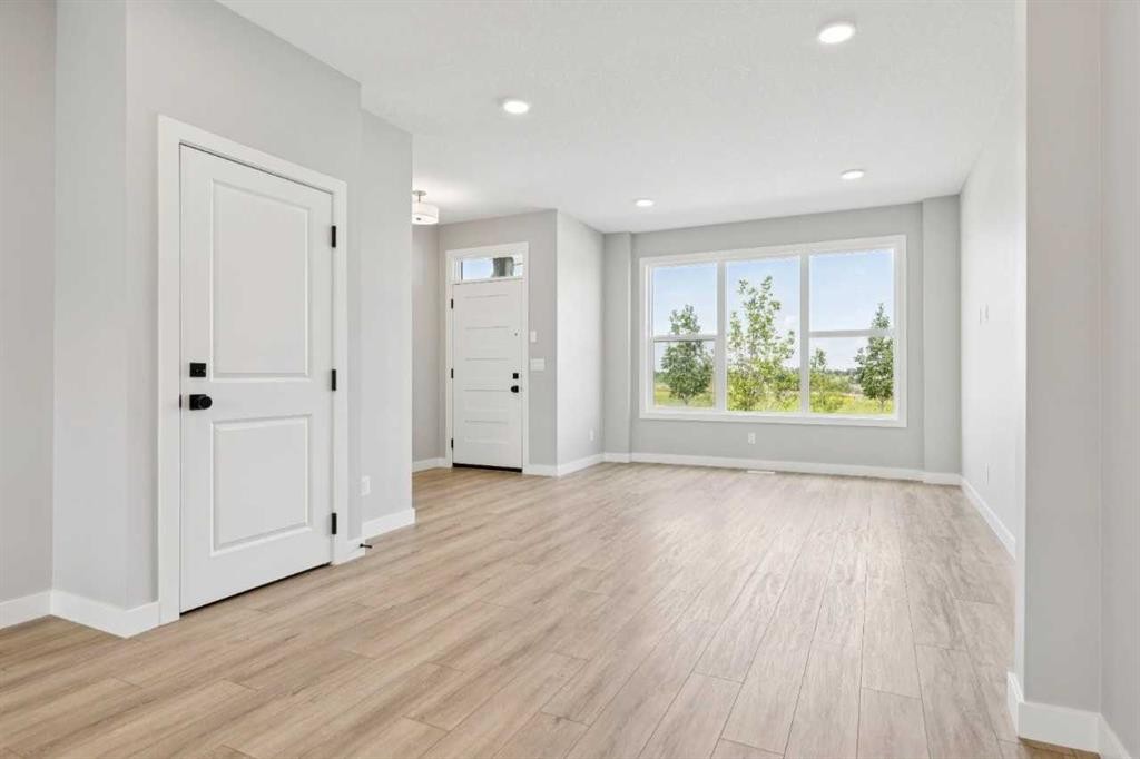 45 Silverton Glen Way Sw, Calgary, AB - Indoor Photo Showing Other Room
