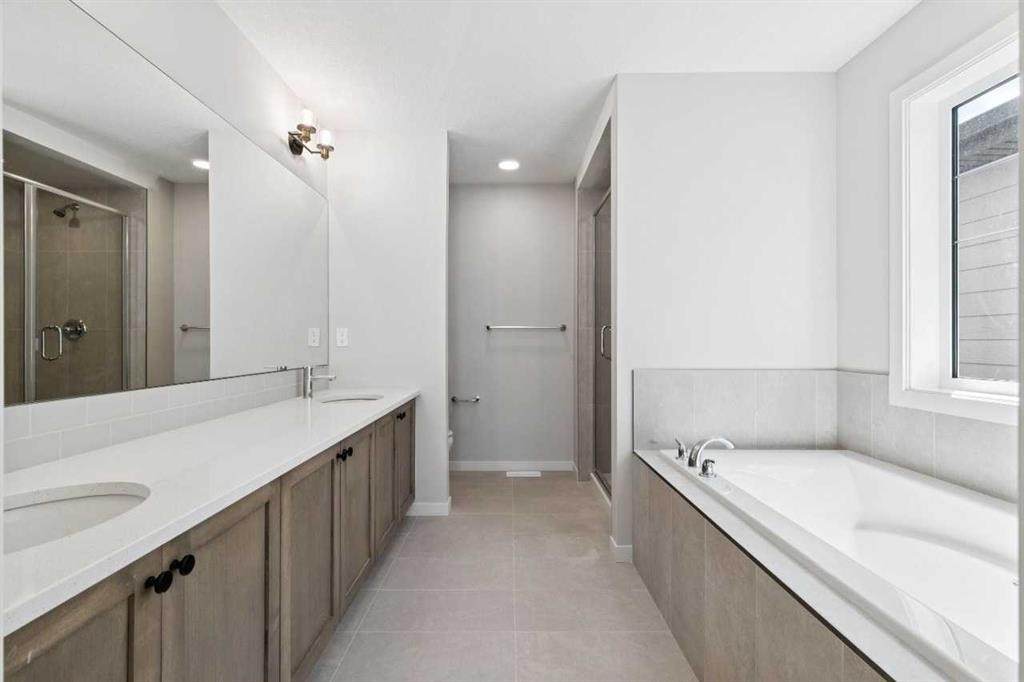 78 Bluerock Hill Sw, Calgary, AB - Indoor Photo Showing Bathroom