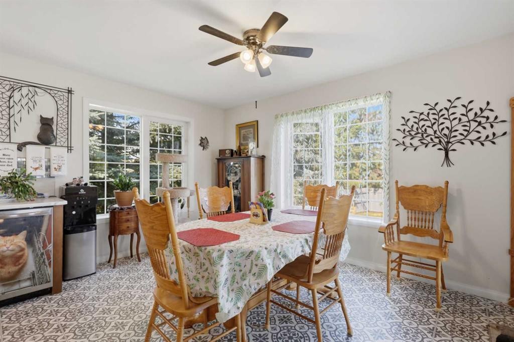428 6 Avenue, Elnora, AB - Indoor Photo Showing Dining Room