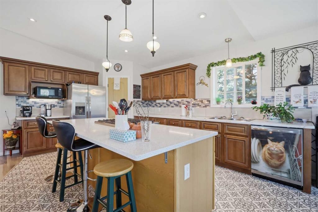428 6 Avenue, Elnora, AB - Indoor Photo Showing Kitchen With Double Sink