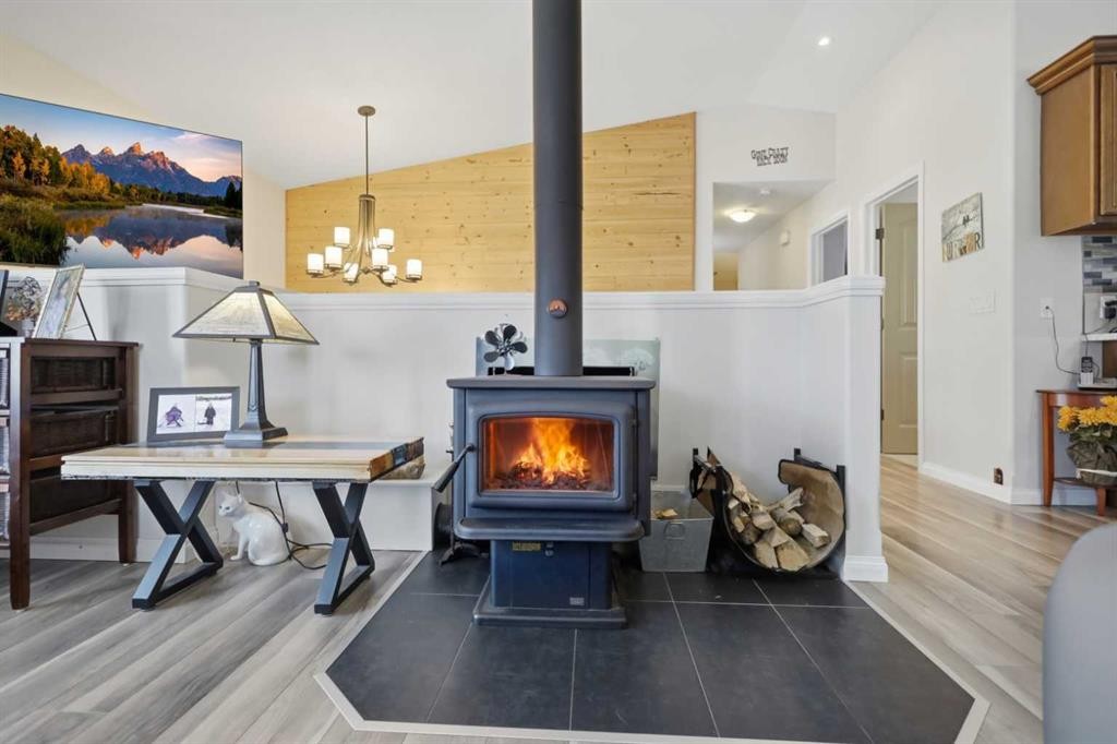 428 6 Avenue, Elnora, AB - Indoor With Fireplace