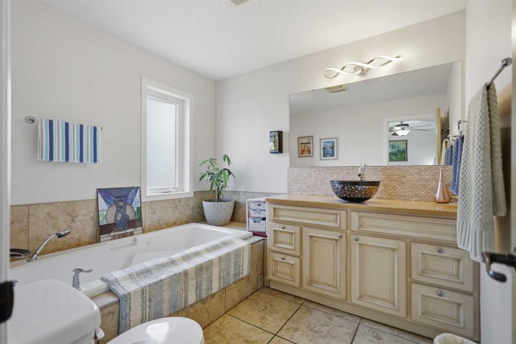 428 6 Avenue, Elnora, AB - Indoor Photo Showing Bathroom