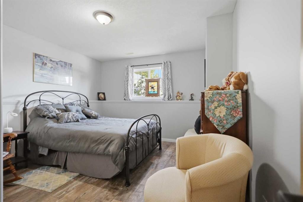 428 6 Avenue, Elnora, AB - Indoor Photo Showing Bedroom