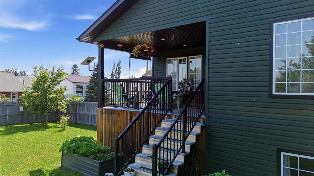428 6 Avenue, Elnora, AB - Outdoor With Exterior