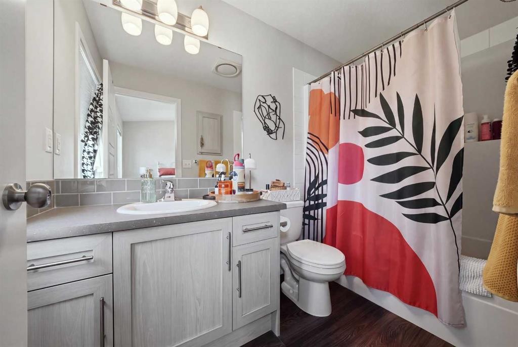 604-125 Caribou Crescent, Red Deer, AB - Indoor Photo Showing Bathroom