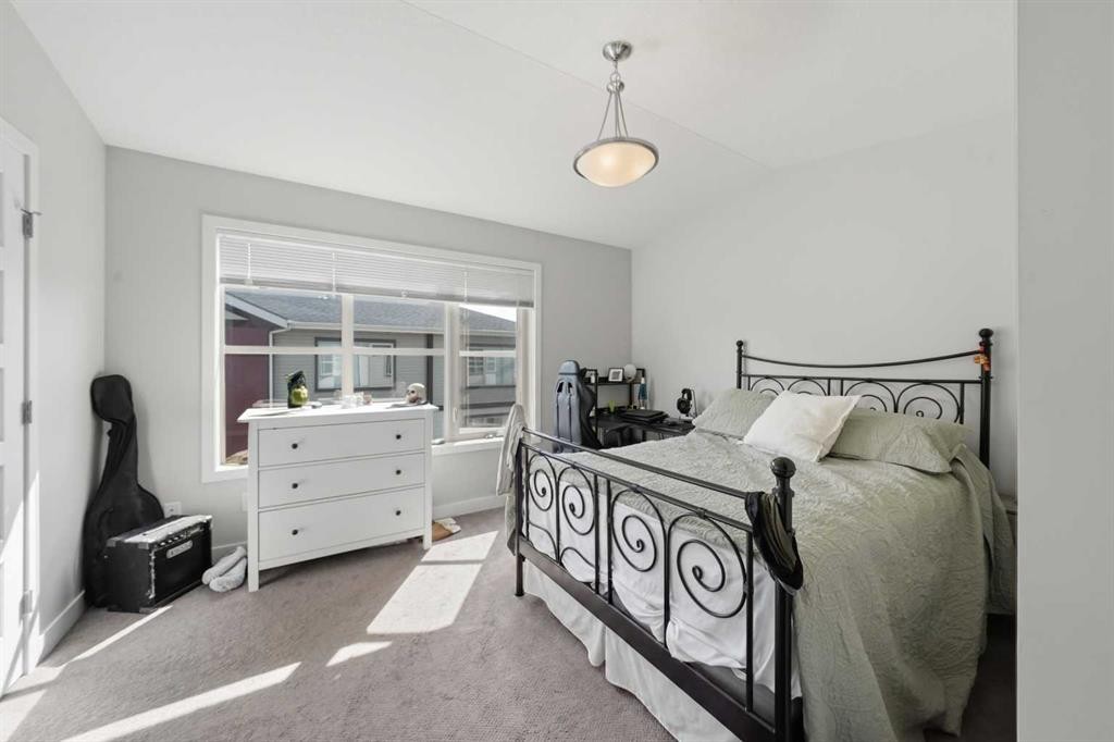 604-125 Caribou Crescent, Red Deer, AB - Indoor Photo Showing Bedroom
