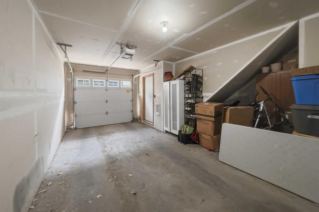 604-125 Caribou Crescent, Red Deer, AB - Indoor Photo Showing Garage