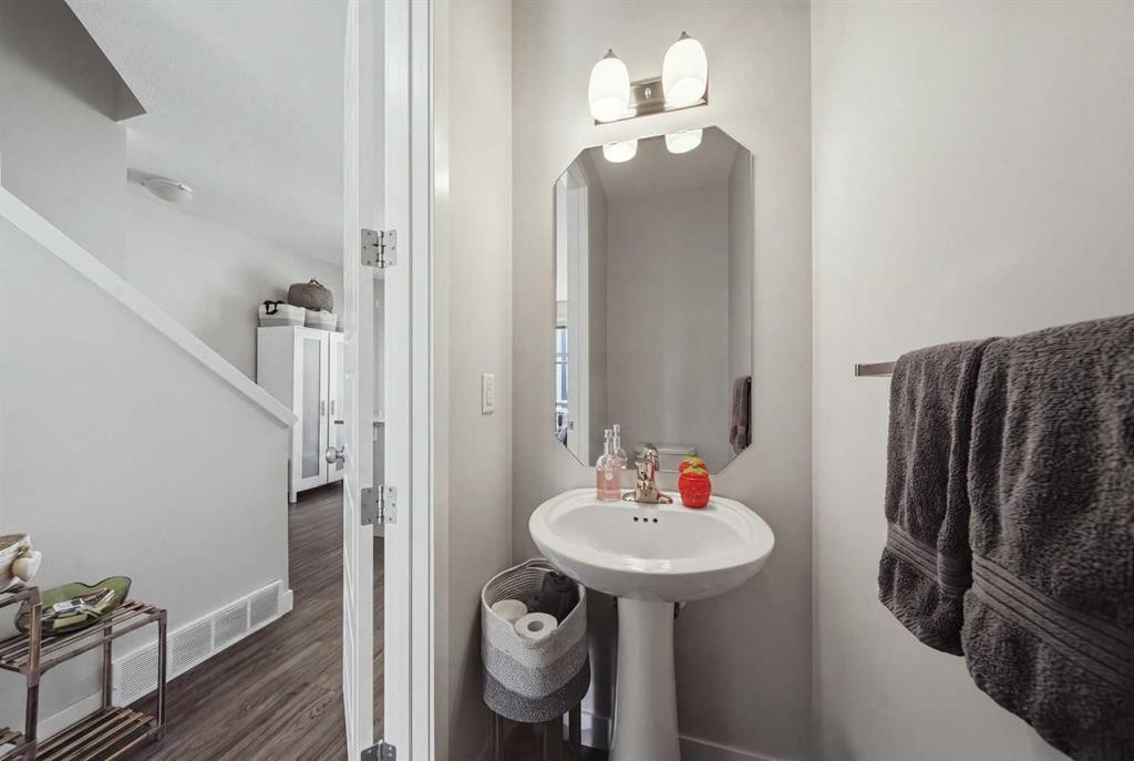 604-125 Caribou Crescent, Red Deer, AB - Indoor Photo Showing Bathroom