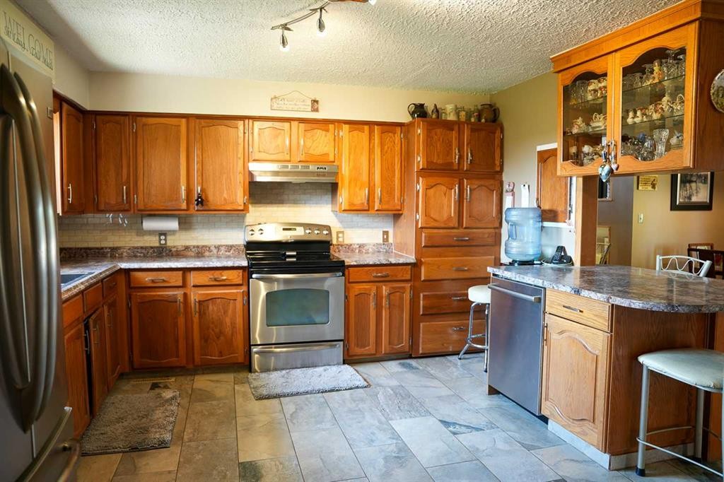 43081 Rng Rd 95A, Hardisty, AB - Indoor Photo Showing Kitchen