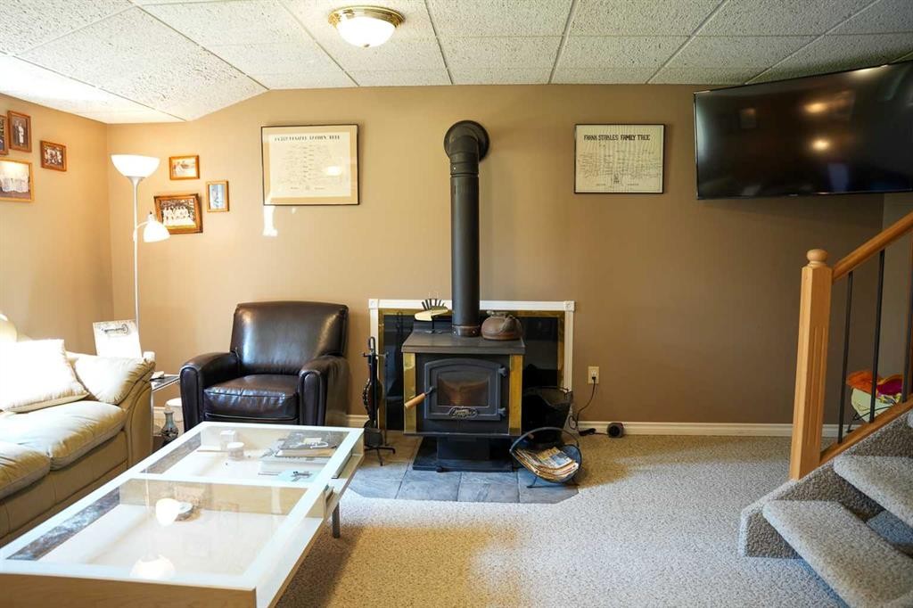 43081 Rng Rd 95A, Hardisty, AB - Indoor With Fireplace