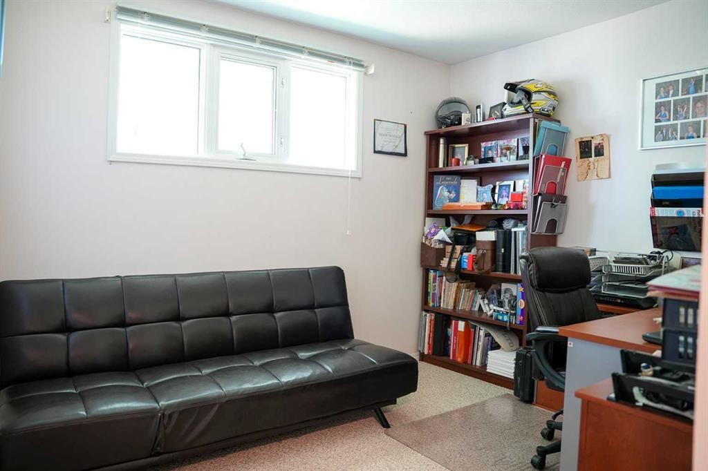 43081 Rng Rd 95A, Hardisty, AB - Indoor Photo Showing Office
