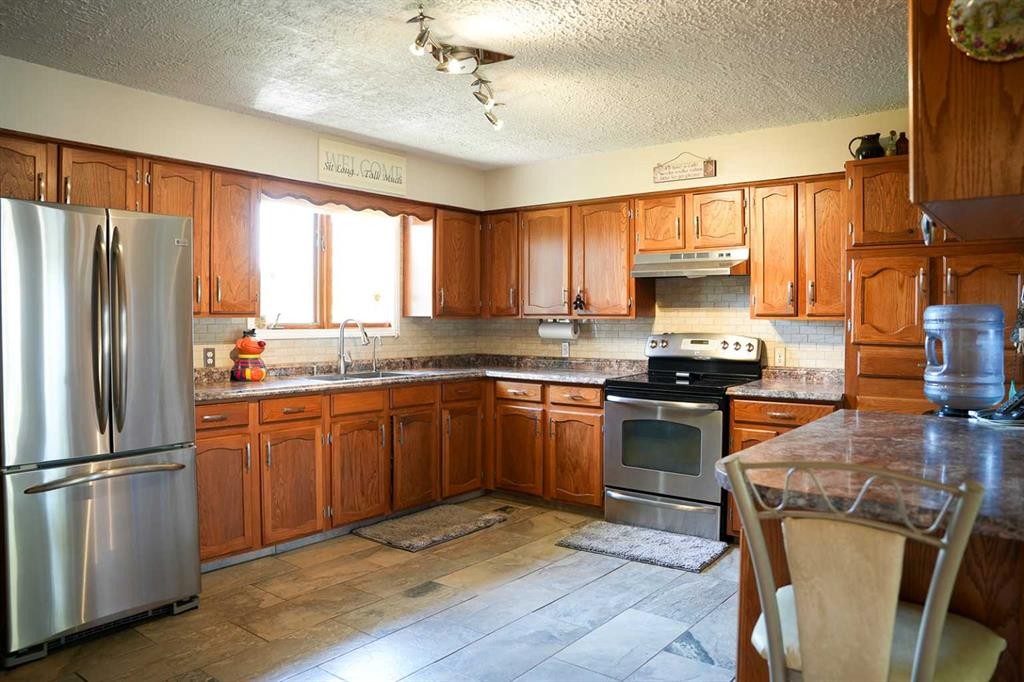43081 Rng Rd 95A, Hardisty, AB - Indoor Photo Showing Kitchen