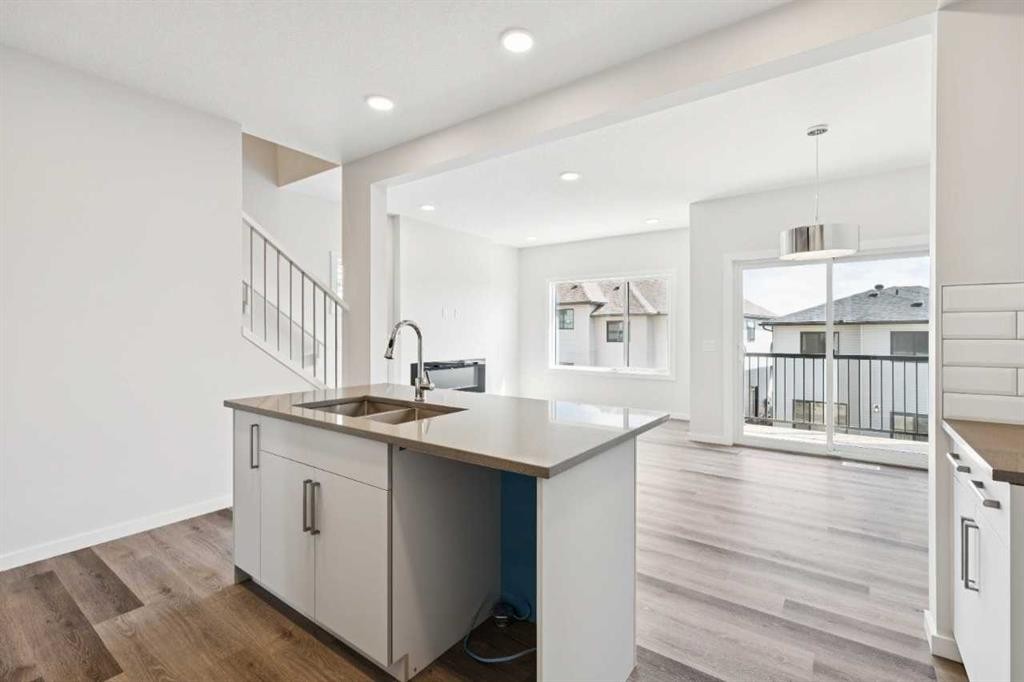 386 Heritage Boulevard, Cochrane, AB - Indoor Photo Showing Kitchen With Double Sink
