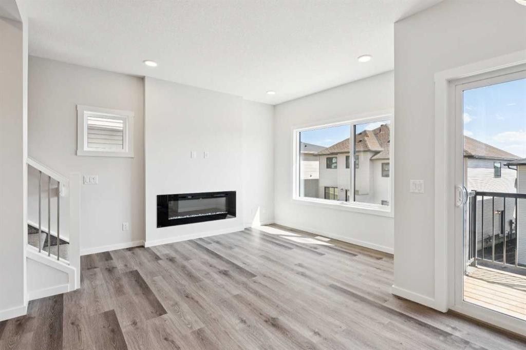 386 Heritage Boulevard, Cochrane, AB - Indoor Photo Showing Living Room With Fireplace