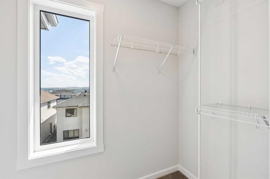 386 Heritage Boulevard, Cochrane, AB - Indoor With Storage