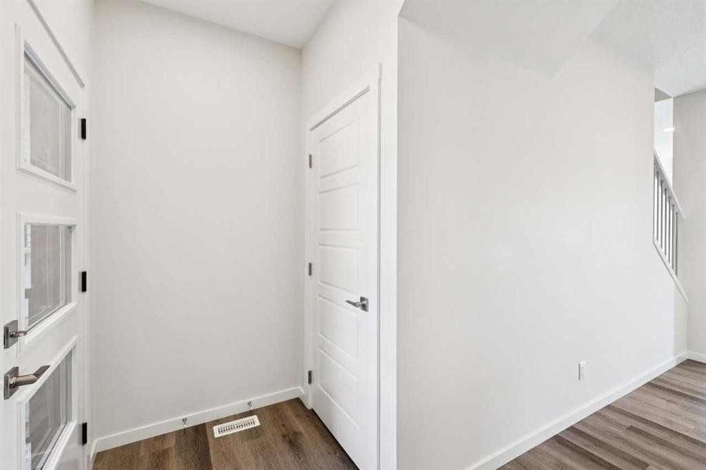 386 Heritage Boulevard, Cochrane, AB - Indoor Photo Showing Other Room