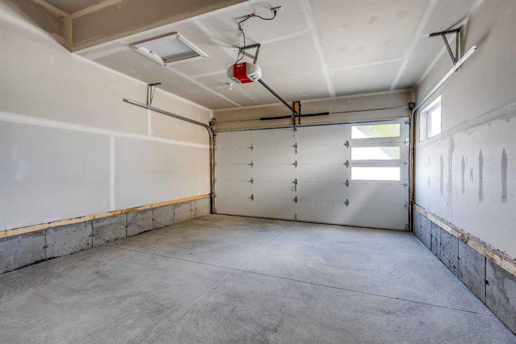 386 Heritage Boulevard, Cochrane, AB - Indoor Photo Showing Garage