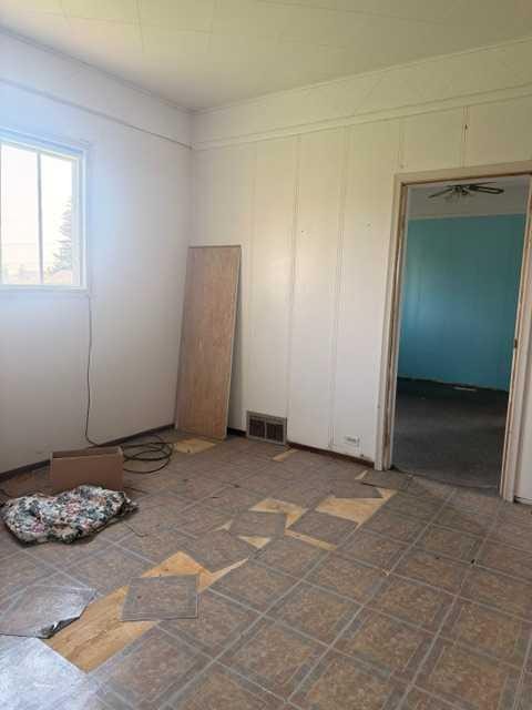 4903 48 Street, Hardisty, AB - Indoor Photo Showing Other Room