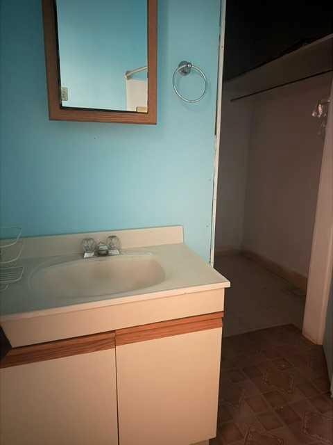 4903 48 Street, Hardisty, AB - Indoor Photo Showing Bathroom