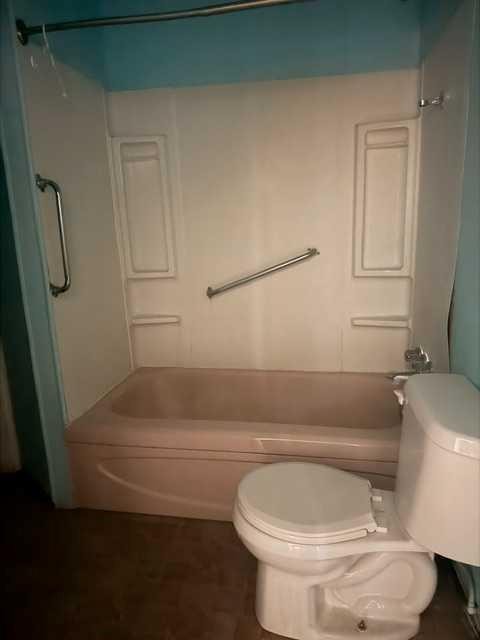 4903 48 Street, Hardisty, AB - Indoor Photo Showing Bathroom