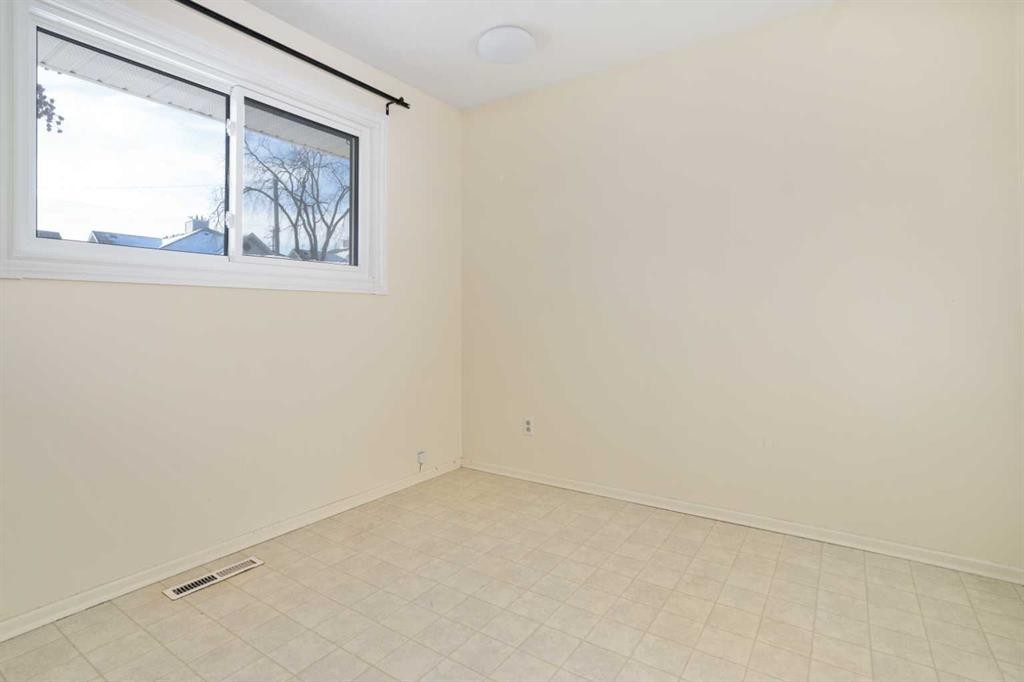 36 Grandview Crescent, Camrose, AB - Indoor Photo Showing Other Room