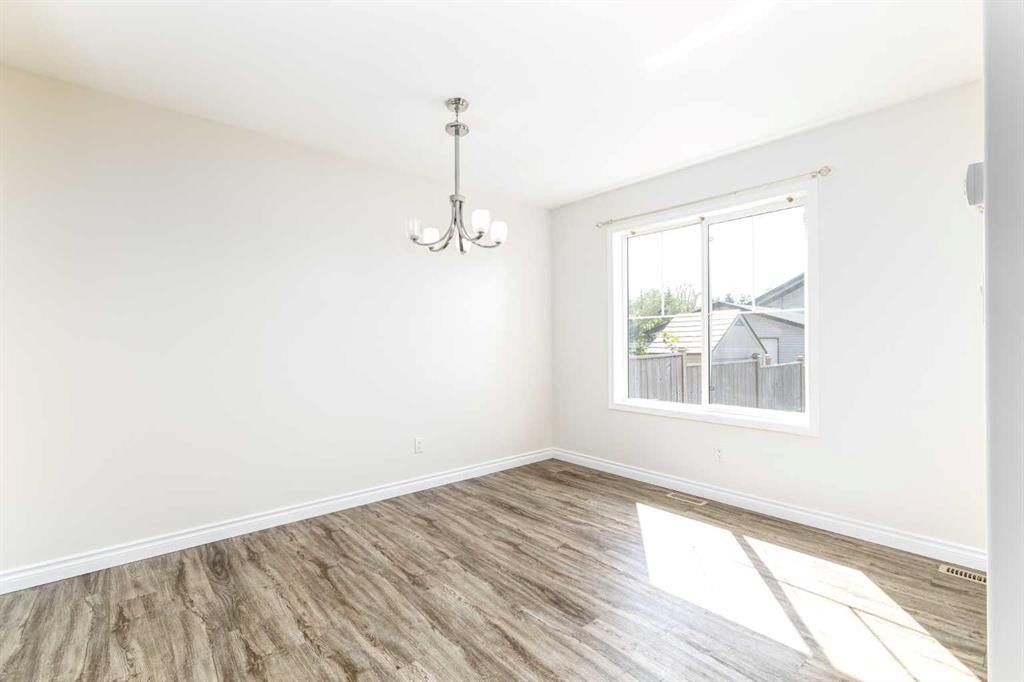 19 Reid Court, Sylvan Lake, AB - Indoor Photo Showing Other Room