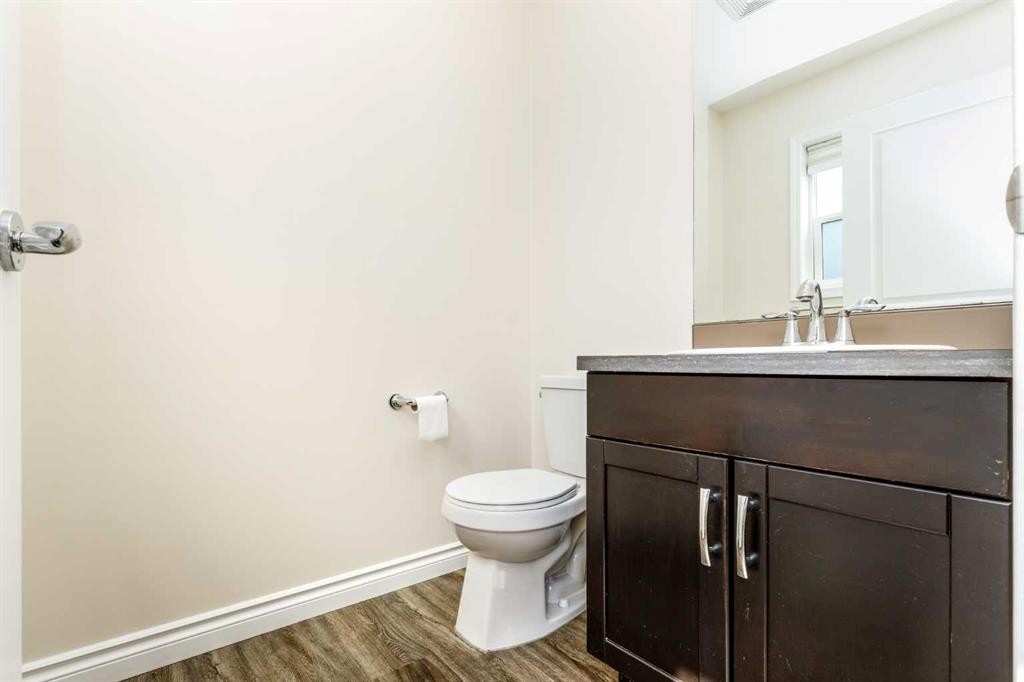 19 Reid Court, Sylvan Lake, AB - Indoor Photo Showing Bathroom