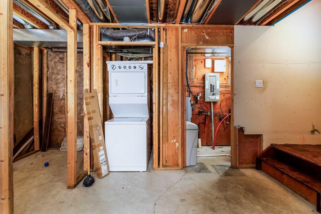 19 Reid Court, Sylvan Lake, AB - Indoor Photo Showing Laundry Room