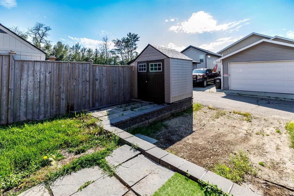 19 Reid Court, Sylvan Lake, AB - Outdoor