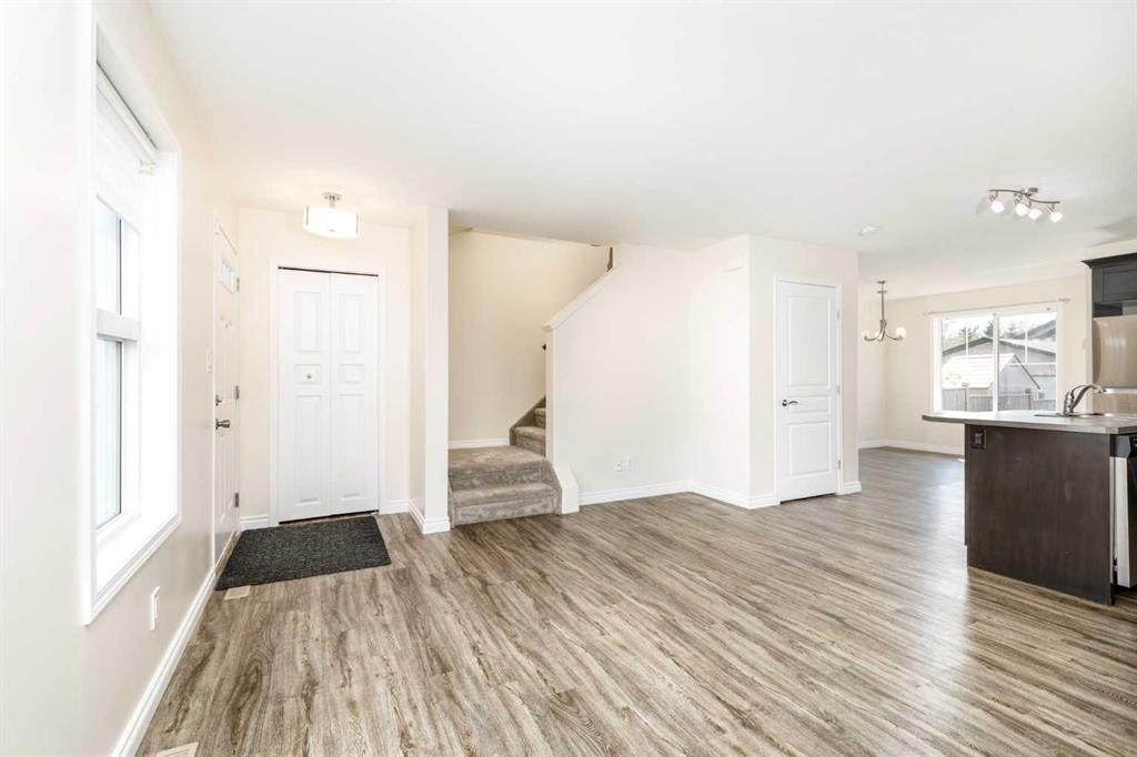 19 Reid Court, Sylvan Lake, AB - Indoor Photo Showing Other Room