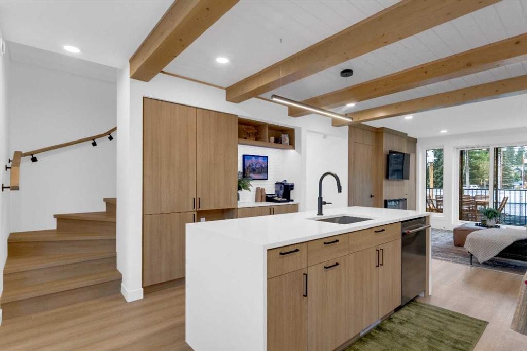 523-608 7 Avenue, Canmore, AB - Indoor Photo Showing Kitchen