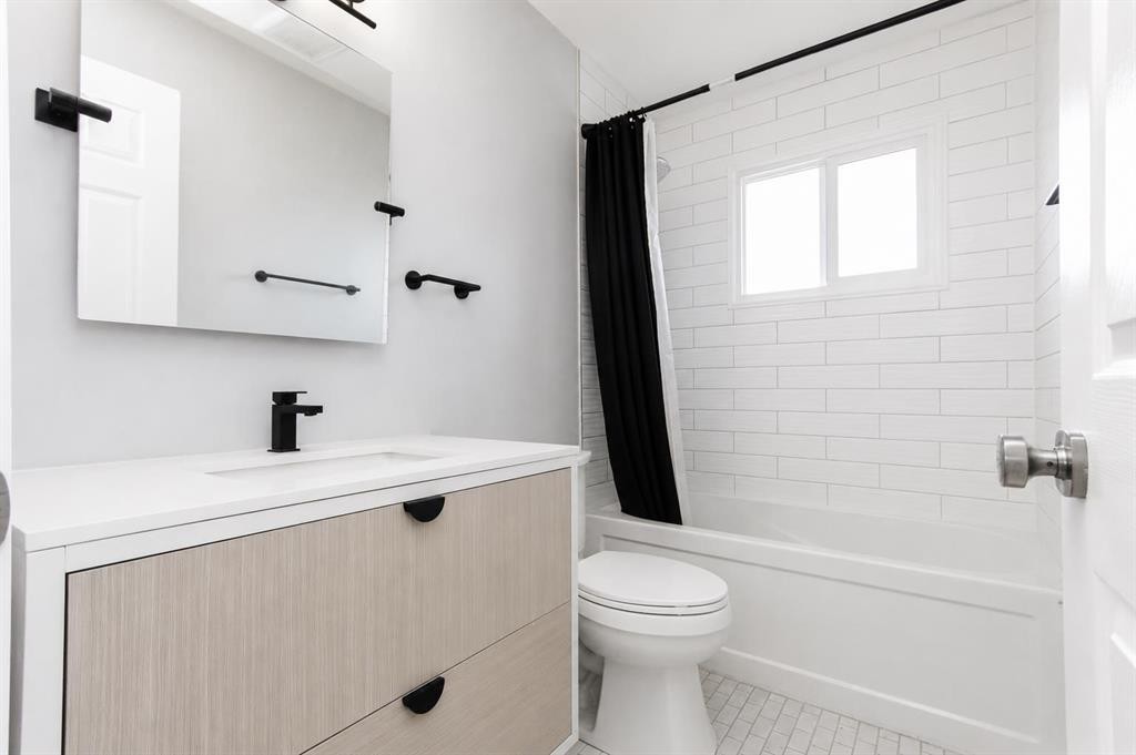 98 Greenham Drive, Red Deer, AB - Indoor Photo Showing Bathroom