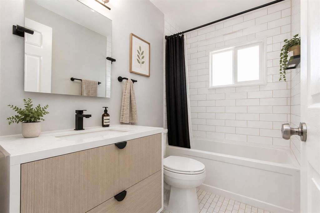 98 Greenham Drive, Red Deer, AB - Indoor Photo Showing Bathroom