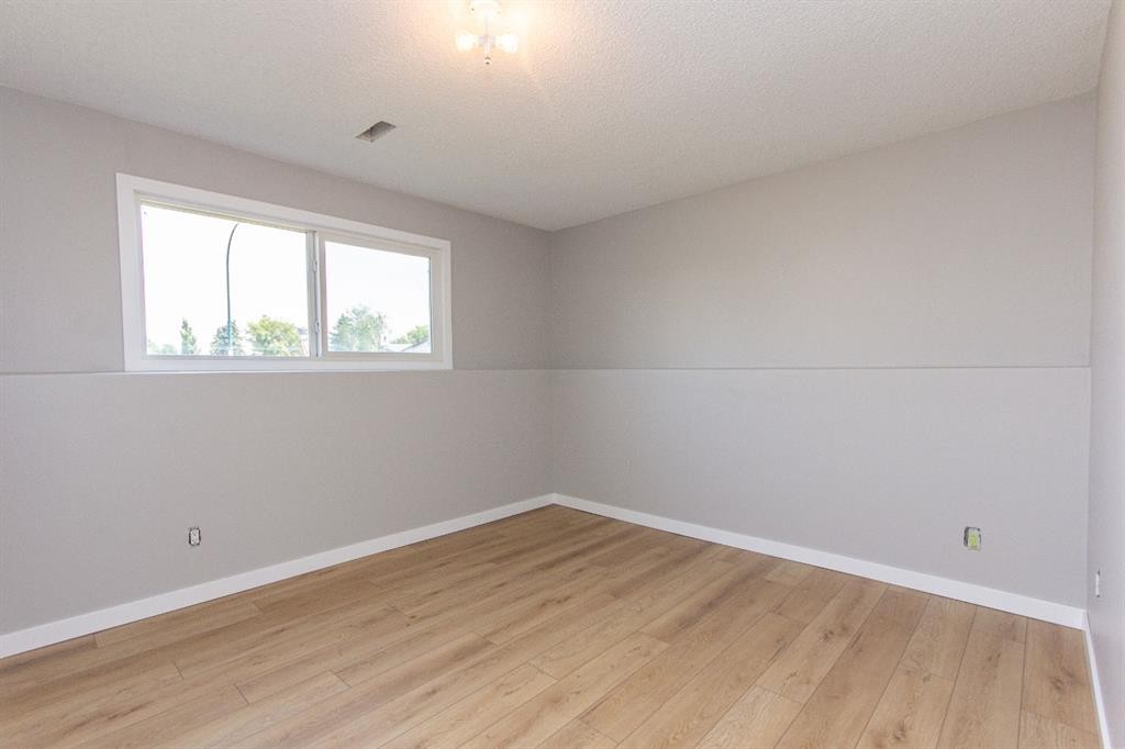 98 Greenham Drive, Red Deer, AB - Indoor Photo Showing Other Room