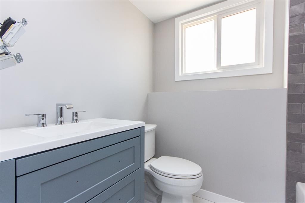 98 Greenham Drive, Red Deer, AB - Indoor Photo Showing Bathroom