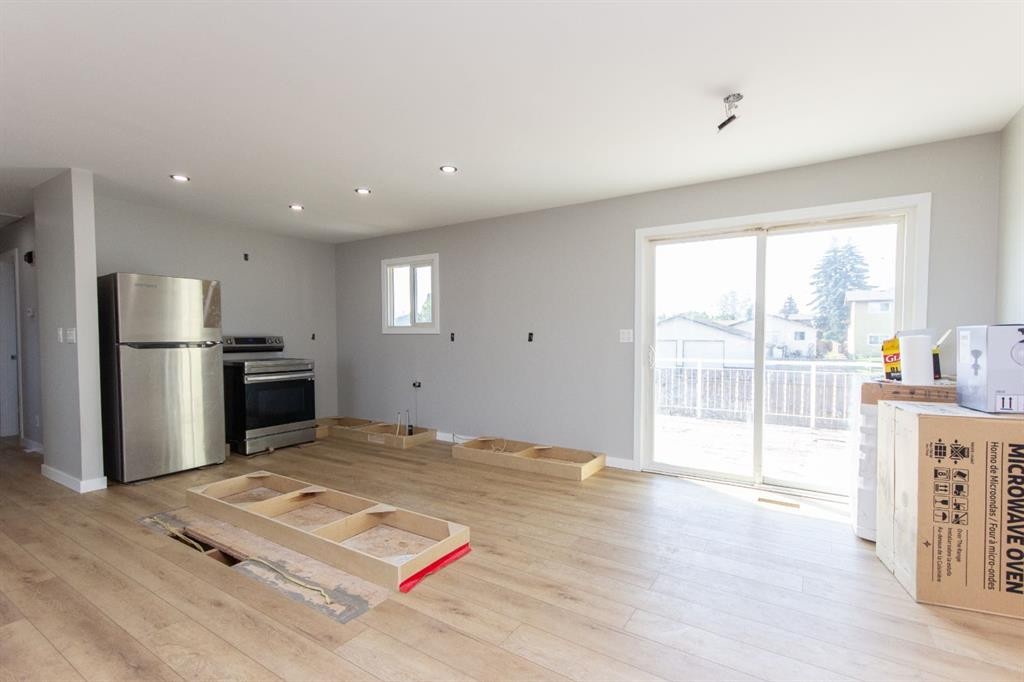 98 Greenham Drive, Red Deer, AB - Indoor Photo Showing Other Room