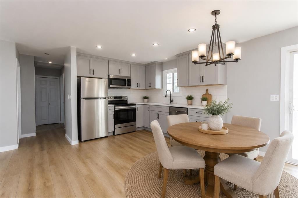 98 Greenham Drive, Red Deer, AB - Indoor Photo Showing Dining Room