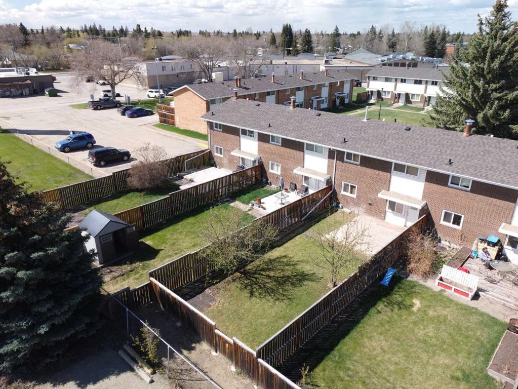 1602-3907 39 Street, Red Deer, AB - Outdoor
