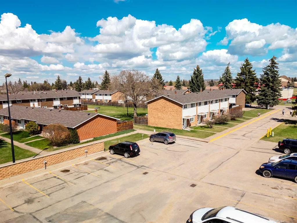 1602-3907 39 Street, Red Deer, AB - Outdoor