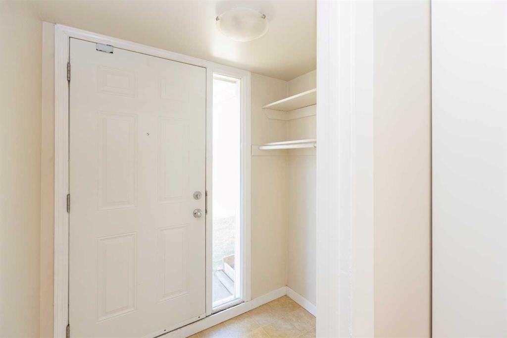 1602-3907 39 Street, Red Deer, AB - Indoor Photo Showing Other Room
