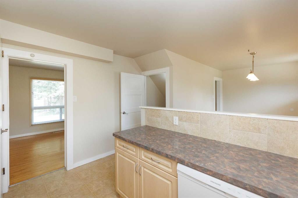 1602-3907 39 Street, Red Deer, AB - Indoor Photo Showing Kitchen