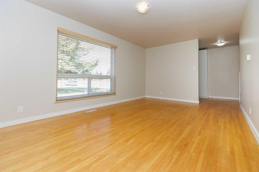 1602-3907 39 Street, Red Deer, AB - Indoor Photo Showing Other Room