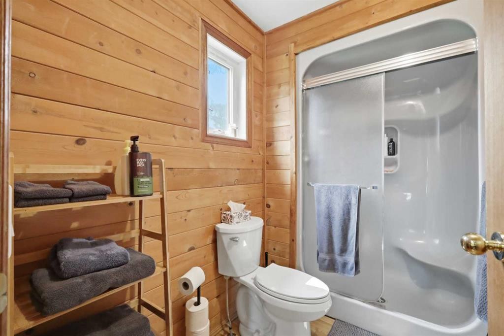 40102 Highway 815, Rural Lacombe County, AB - Indoor Photo Showing Bathroom
