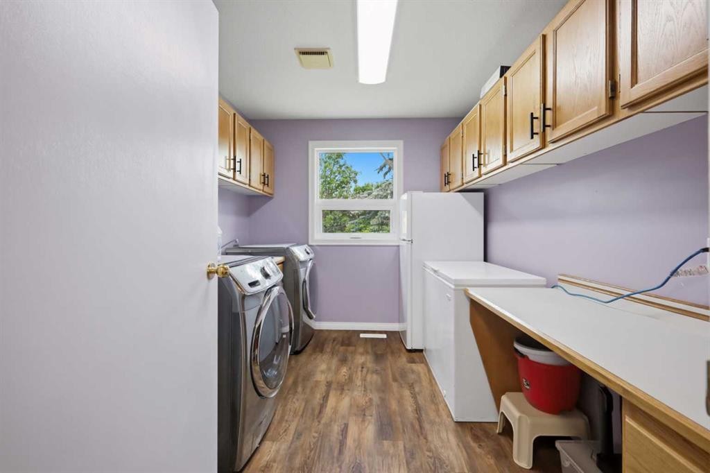 40102 Highway 815, Rural Lacombe County, AB - Indoor Photo Showing Laundry Room