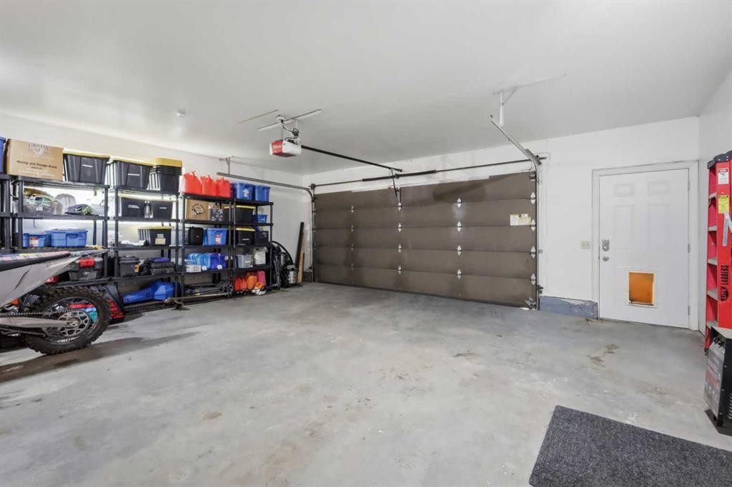 40102 Highway 815, Rural Lacombe County, AB - Indoor Photo Showing Garage