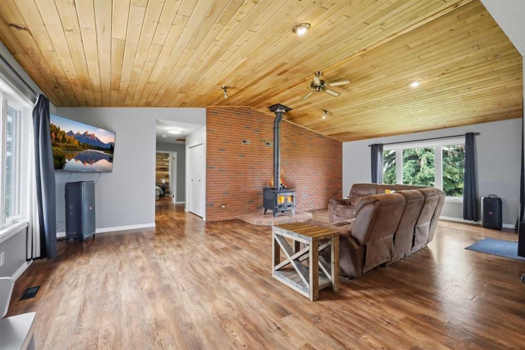 40102 Highway 815, Rural Lacombe County, AB - Indoor