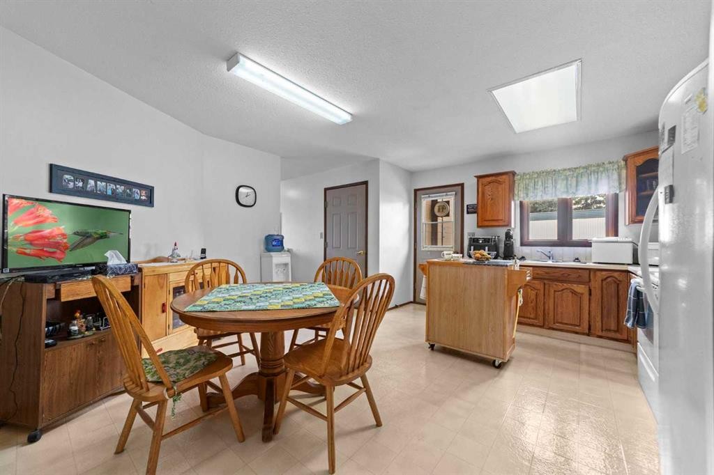 5205 48 Avenue, Sedgewick, AB - Indoor Photo Showing Dining Room