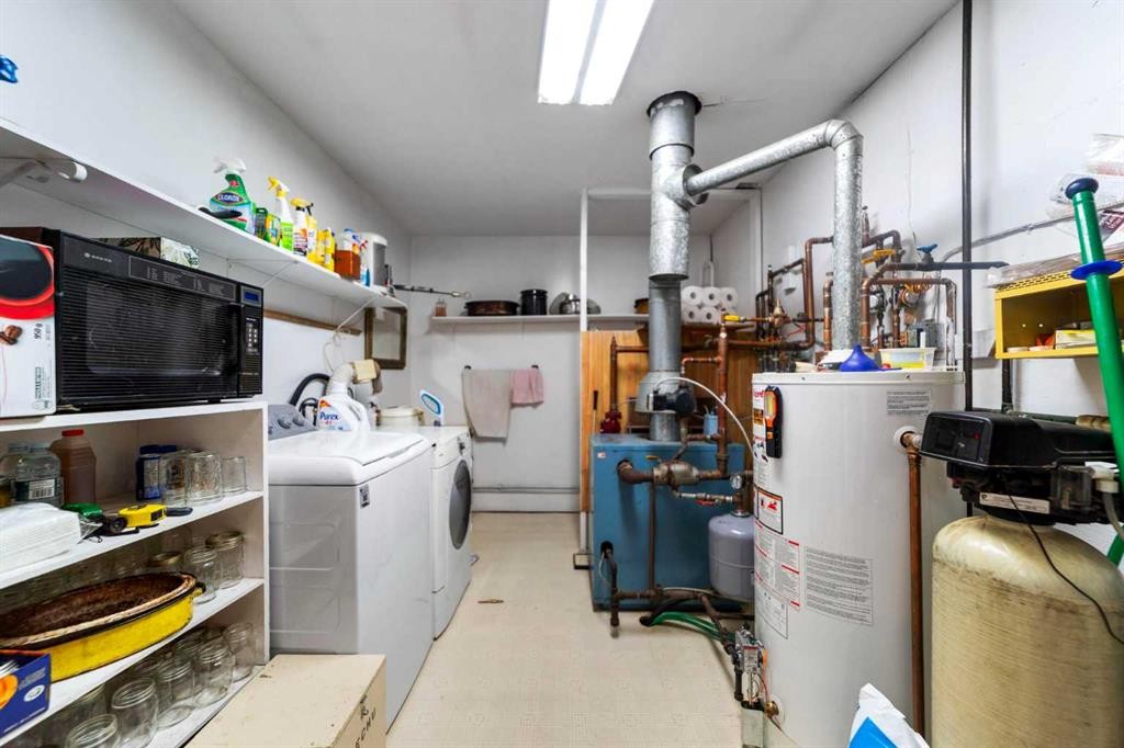 5205 48 Avenue, Sedgewick, AB - Indoor Photo Showing Laundry Room