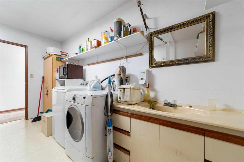 5205 48 Avenue, Sedgewick, AB - Indoor Photo Showing Laundry Room